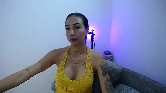 Snapshot of Allyson_Smith chatting on December 14, 11:56 pm Allyson Smith online show from December 14, 11:56 pm