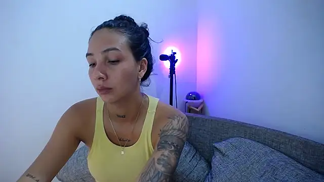 Snapshot of Allyson_Smith chatting on January 13, 11:27 pm Allyson Smith online show from January 13, 11:27 pm