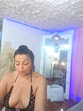 Snapshot of zullyxhot chatting on November 26, 10:00 pm zullyxhot online show from November 26, 10:00 pm