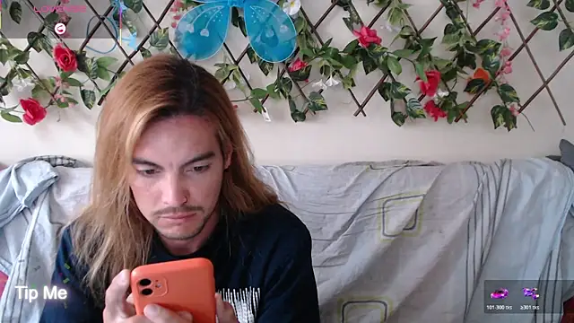 Snapshot of Jack_Emily1 chatting on November 14, 5:44 pm Jack Emily1 online show from November 14, 5:44 pm