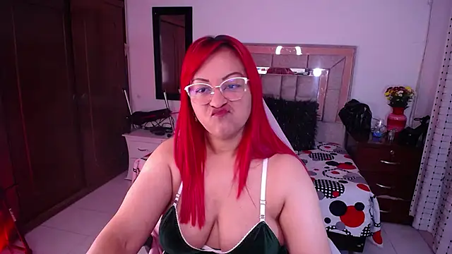 Snapshot of salomecastro_ chatting on February 4, 1:23 am salomecastro online show from February 4, 1:23 am
