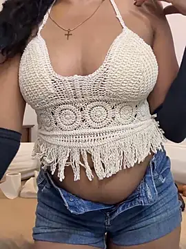 Snapshot of angelwavy chatting on November 3, 12:35 am angelwavy online show from November 3, 12:35 am