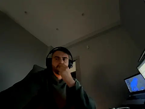 Snapshot of gerozz90 chatting on November 14, 2:38 pm gerozz90 online show from November 14, 2:38 pm