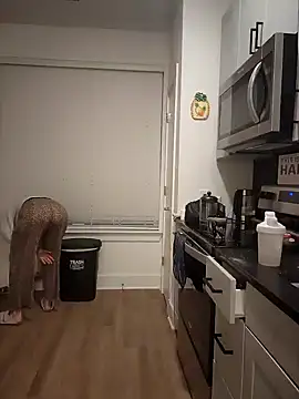 Snapshot of HollyTattoo chatting on December 17, 10:55 am HollyTattoo online show from December 17, 10:55 am