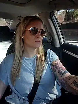 Snapshot of HollyTattoo chatting on February 26, 7:49 pm HollyTattoo online show from February 26, 7:49 pm