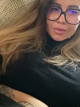 Snapshot of Etwas_neugierig chatting on December 24, 2:12 pm Etwas neugierig online show from December 24, 2:12 pm