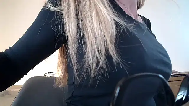 Snapshot of Etwas_neugierig chatting on January 8, 10:48 am Etwas neugierig online show from January 8, 10:48 am