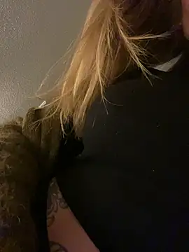 Snapshot of Etwas_neugierig chatting on February 6, 5:35 am Etwas neugierig online show from February 6, 5:35 am