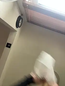 Snapshot of Etwas_neugierig chatting on February 11, 9:31 am Etwas neugierig online show from February 11, 9:31 am