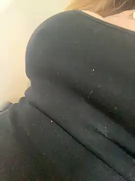 Snapshot of Etwas_neugierig chatting on February 12, 10:24 am Etwas neugierig online show from February 12, 10:24 am