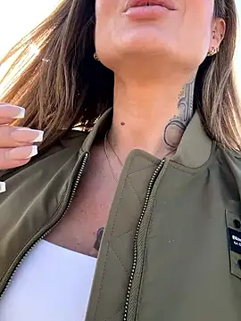 Snapshot of Etwas_neugierig chatting on March 7, 1:51 pm Etwas neugierig online show from March 7, 1:51 pm