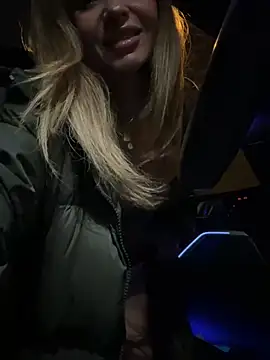 Snapshot of Etwas_neugierig chatting on March 16, 6:34 pm Etwas neugierig online show from March 16, 6:34 pm