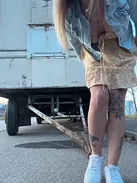 Snapshot of Etwas_neugierig chatting on March 20, 5:36 pm Etwas neugierig online show from March 20, 5:36 pm