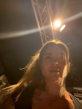 Snapshot of Etwas_neugierig chatting on September 24, 3:04 pm Etwas neugierig online show from September 24, 3:04 pm