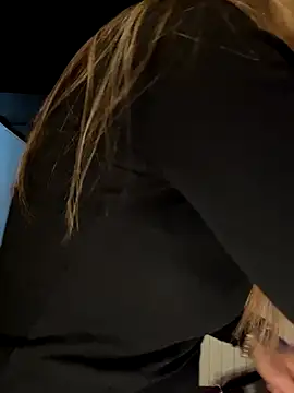 Snapshot of Etwas_neugierig chatting on October 27, 4:11 pm Etwas neugierig online show from October 27, 4:11 pm