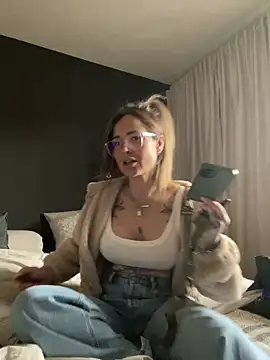 Etwas neugierig online show from April 14, 10:10 am