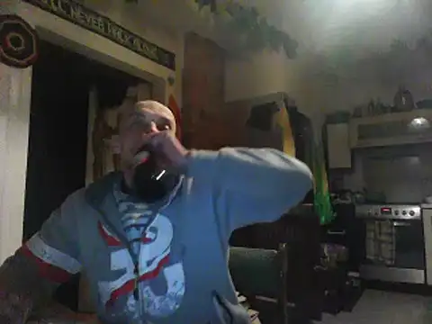 Snapshot of Sluchacze chatting on February 19, 12:03 am Sluchacze online show from February 19, 12:03 am