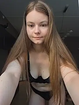 Snapshot of AnnaSweet18 chatting on July 15, 4:45 pm AnnaSweet18 online show from July 15, 4:45 pm