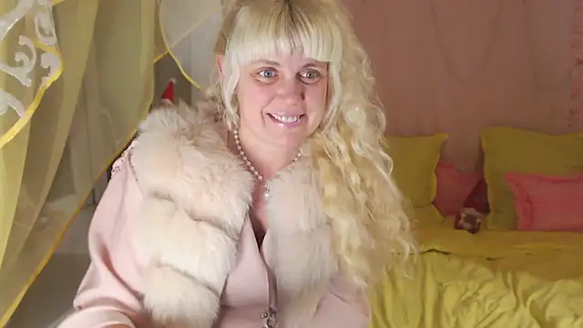 SunnySylvia online show from December 1, 4:29 pm