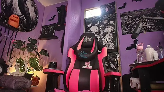 Snapshot of fetishkinkymeganx chatting on October 3, 5:10 pm fetishkinkymeganx online show from October 3, 5:10 pm