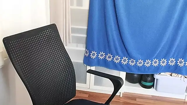 hotdestany online show from April 18, 6:39 am