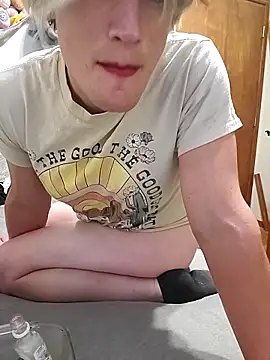 Snapshot of MaddyC6992 chatting on December 7, 6:43 am MaddyC6992 online show from December 7, 6:43 am