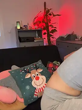 Trixie-Tainted online show from December 4, 5:10 pm