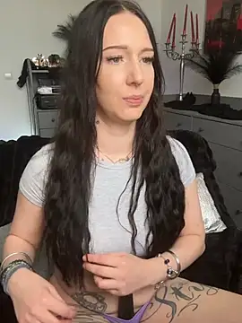 Snapshot of Trixie-Tainted chatting on July 6, 3:47 pm Trixie-Tainted online show from July 6, 3:47 pm