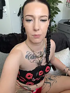 Snapshot of Trixie-Tainted chatting on July 16, 2:45 pm Trixie-Tainted online show from July 16, 2:45 pm