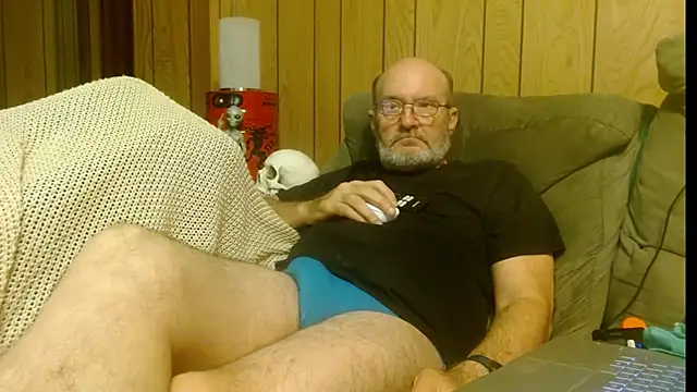 Snapshot of snickers1 chatting on October 5, 5:17 am snickers1 online show from October 5, 5:17 am