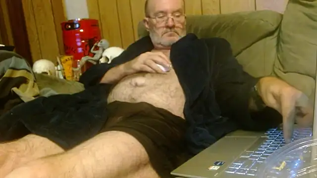 Snapshot of snickers1 chatting on October 12, 2:32 am snickers1 online show from October 12, 2:32 am