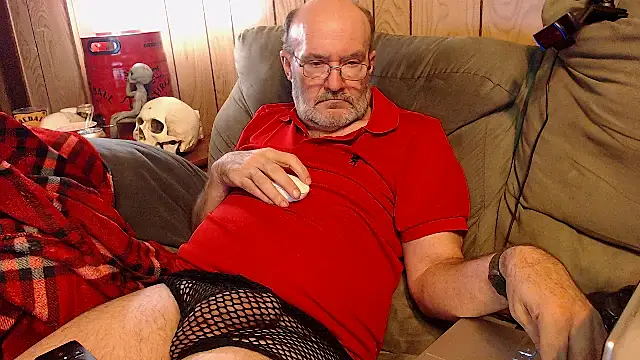 Snapshot of snickers1 chatting on October 31, 12:11 am snickers1 online show from October 31, 12:11 am