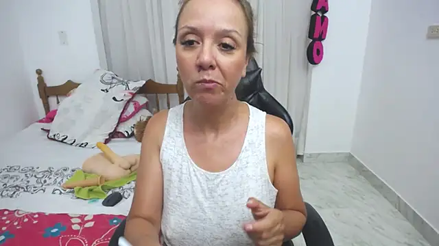 yeslluisa online show from March 2, 10:05 pm