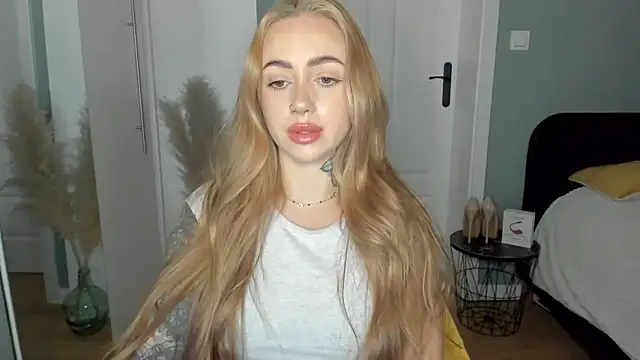 sexyCoralie online show from April 10, 6:51 am