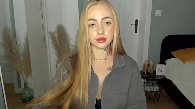 sexyCoralie online show from April 13, 1:38 pm