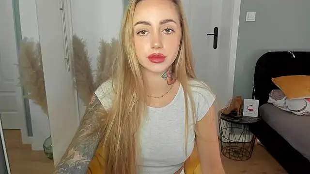 Snapshot of sexyCoralie chatting on June 25, 6:40 am sexyCoralie online show from June 25, 6:40 am