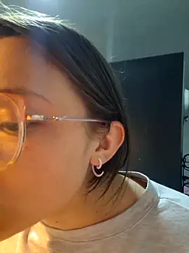 linda-schmidt online show from April 11, 1:54 am