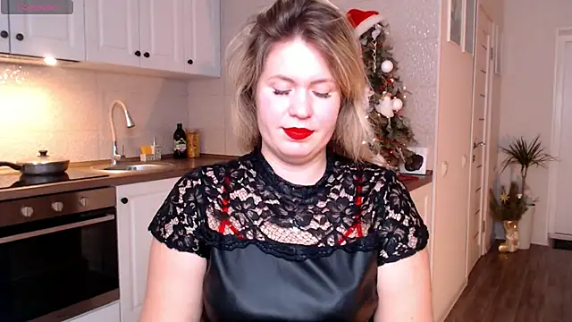 Snapshot of HotTiffani chatting on January 9, 11:03 am HotTiffani online show from January 9, 11:03 am