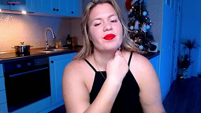 Snapshot of HotTiffani chatting on January 11, 9:36 am HotTiffani online show from January 11, 9:36 am