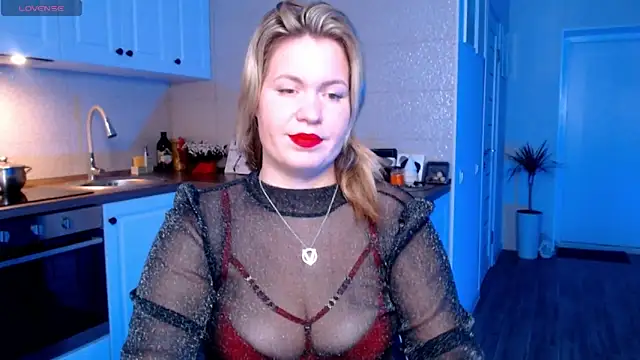 Snapshot of HotTiffani chatting on January 30, 8:32 am HotTiffani online show from January 30, 8:32 am