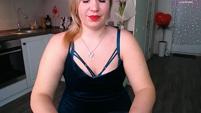 Snapshot of HotTiffani chatting on February 19, 8:44 am HotTiffani online show from February 19, 8:44 am
