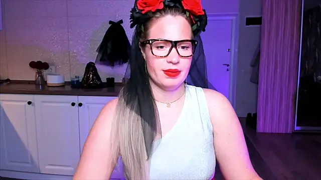 Snapshot of HotTiffani chatting on October 27, 10:52 am HotTiffani online show from October 27, 10:52 am