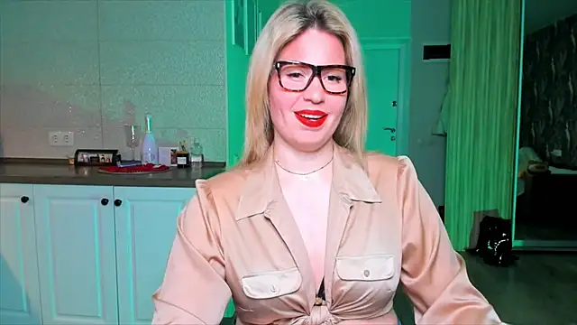 HotTiffani online show from February 3, 2:44 pm