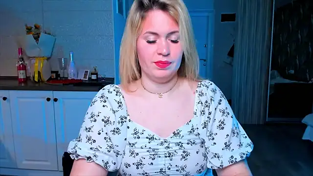 HotTiffani online show from February 24, 12:58 pm