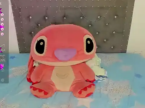 Snapshot of NinaGrey_ chatting on December 18, 2:53 am NinaGrey online show from December 18, 2:53 am