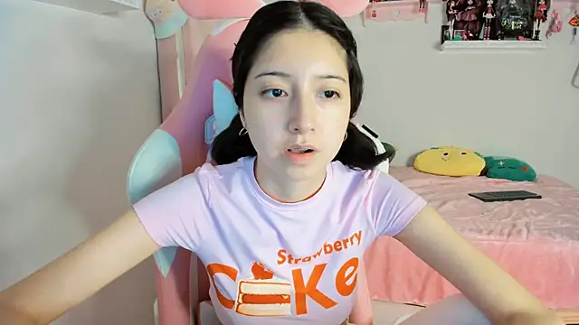 Snapshot of cherrycute chatting on December 22, 1:34 am cherrycute online show from December 22, 1:34 am