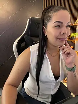 KellyBrooklyn  online show from April 11, 3:38 pm