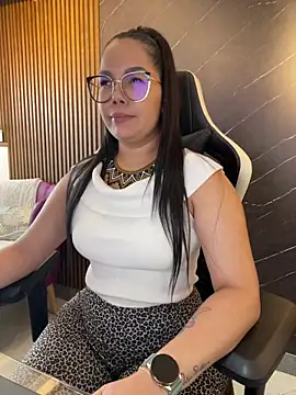 KellyBrooklyn  online show from April 13, 3:28 pm