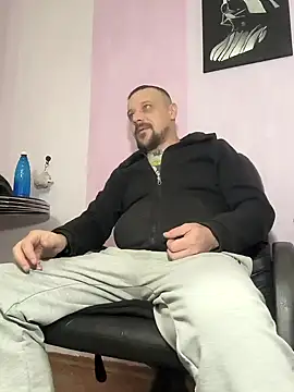 Snapshot of DanielOhCool chatting on December 10, 10:38 am DanielOhCool online show from December 10, 10:38 am