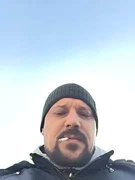 Snapshot of DanielOhCool chatting on February 11, 11:10 am DanielOhCool online show from February 11, 11:10 am